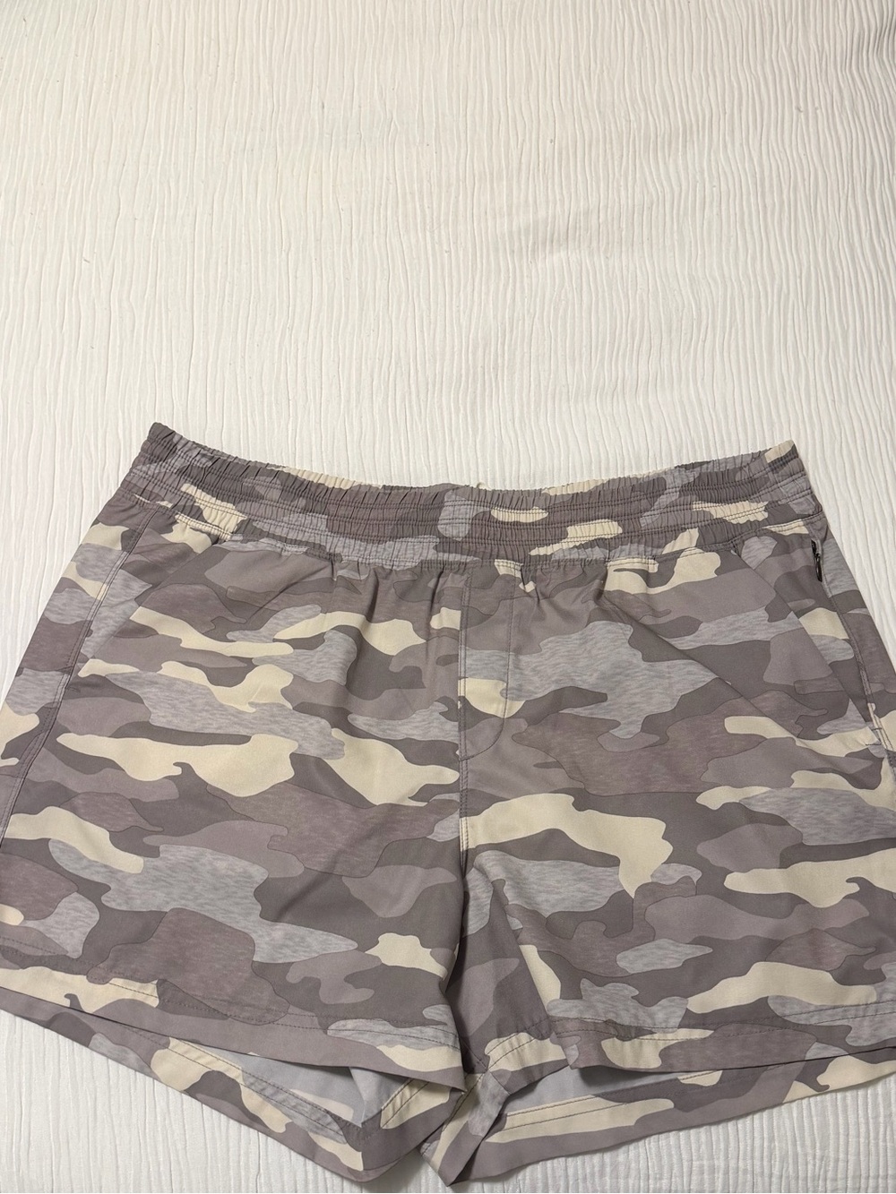 Old Navy Women's Camo Elastic-Waist Athletic Shorts - Gray & Beige